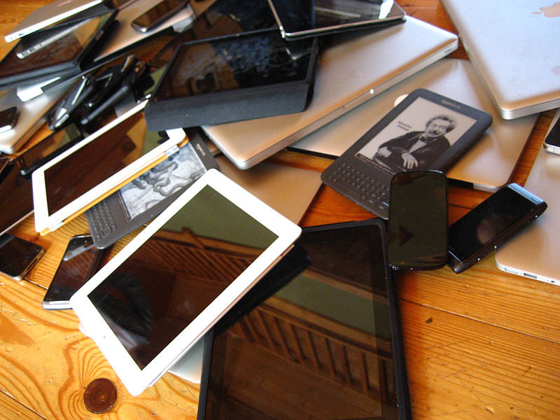 device-pile-laptop-tablet-phones-by-Jeremy Keith via wikimedia commons